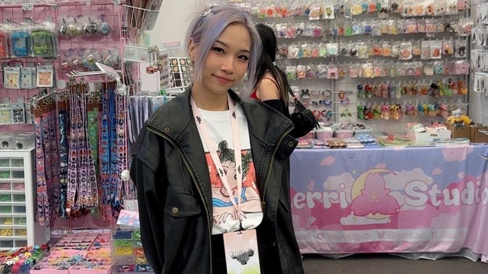 Twitch bans artist for 30 days after selling ‘prop’ knives at TwitchCon