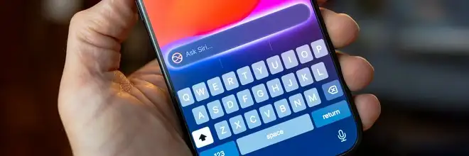 Apple, possibile svolta nella strategia AI: Claude o ChatGPT per il nuovo Siri
