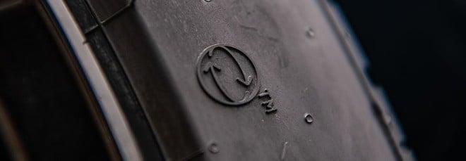 Pirelli P Zero, ecco la versione per Jaguar Land Rover con il 70% di materiali riciclati