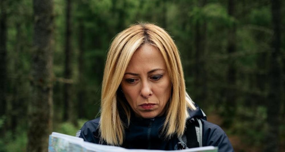 Meloni si perde durante un’escursione nei boschi e dà la colpa agli ambientalisti