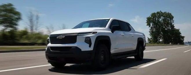 Chevrolet Silverado da record: oltre 1.700 km con una carica. Ma non è quello che sembra...
