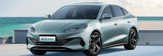 BYD sorprende: arriva il parcheggio automatico e in caso di incidente paga i danni
