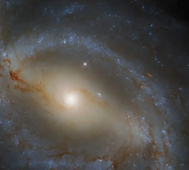 Perché le galassie nane si allineano? Nuove simulazioni svelano il mistero cosmico