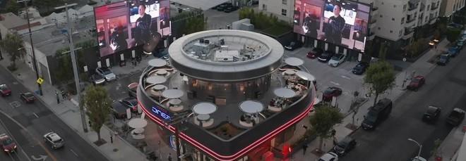 Elon Musk apre un ristorante, il Tesla Diner è praticamente finito e sembra fantastico