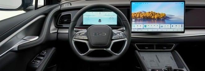 BYD Sealion 7, interni e bagagliaio del SUV elettrico che sfida la Tesla Model Y