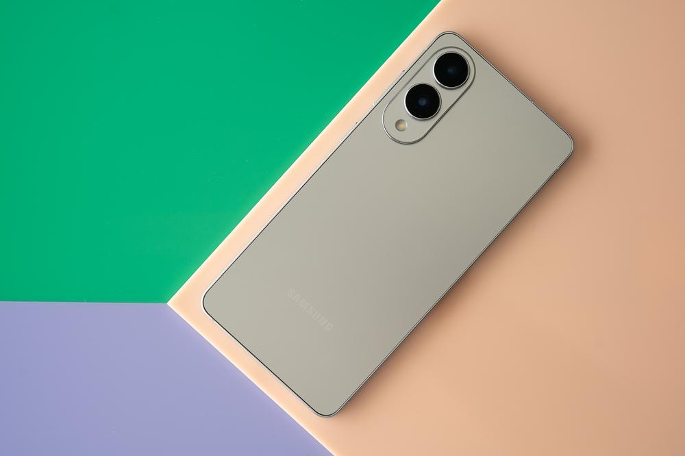 Samsung’s ultra-thin Galaxy S25 Edge is $400 off right now
