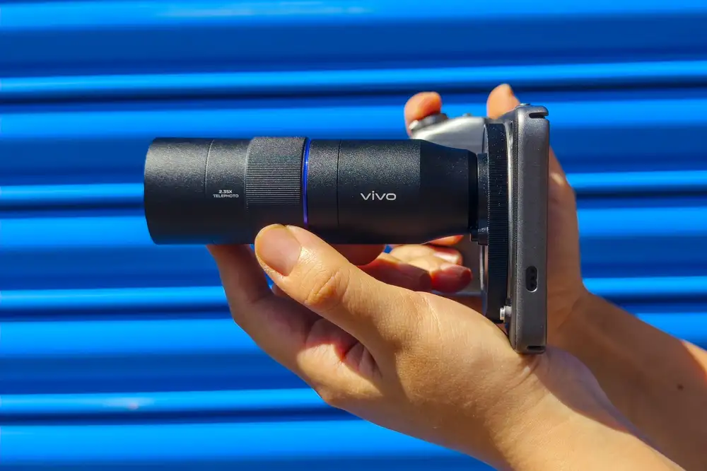 Vivo’s telephoto extender makes the world’s best phone camera better