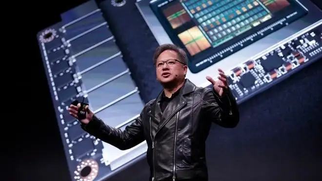 Jensen Huang elogia le politiche USA ma avverte sul vantaggio cinese in AI