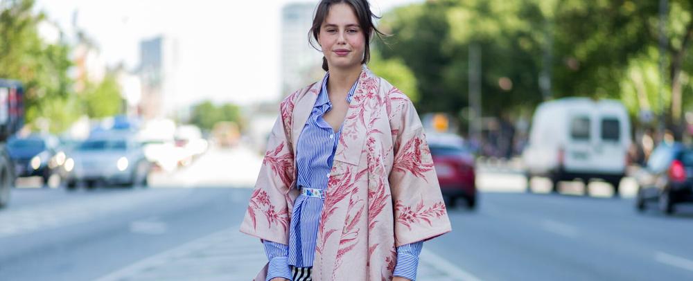 Kimono fever, il capo transizionale più cool dell'estate 2025 è proprio lui
