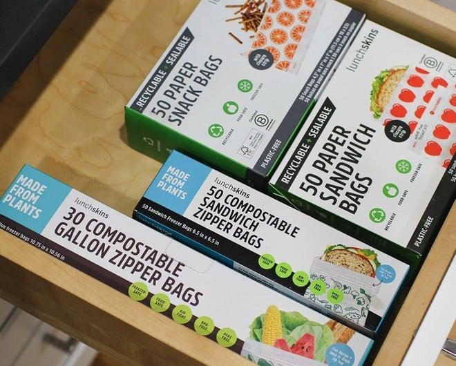 Conservare il cibo aiutando l'ambiente: sacchetti compostabili, plastica addio