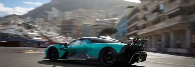 Aston Martin Valhalla sul circuito F1 di Monaco: debutto dinamico da vera supercar