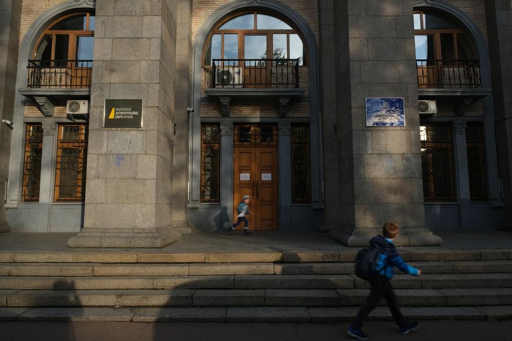 Anti-graft agency charges SBU officer with bribery amid mounting pressure on anti-corruption institutions
