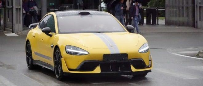 Ferrari studia Xiaomi? Una SU7 Ultra è stata vista a Maranello
