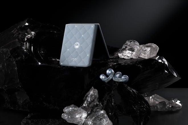 Motorola, il nuovo Razr tempestato di Swarovski è un vero gioiellino