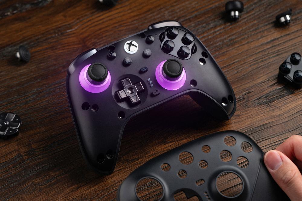 8BitDo’s new wireless Xbox controller has swappable ABXY button switches