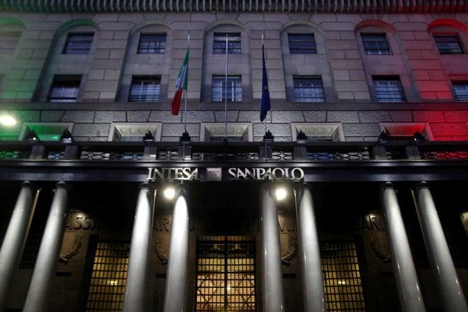 Intesa San Paolo down: impossibile accedere ai servizi e usare le carte