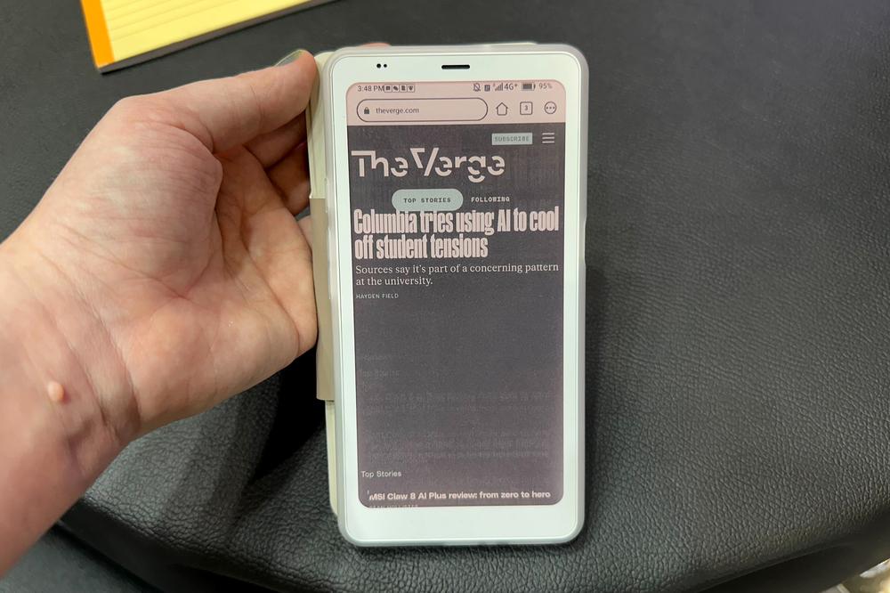 We saw the next Boox Palma and… is that a color E Ink screen and cellular connectivity?