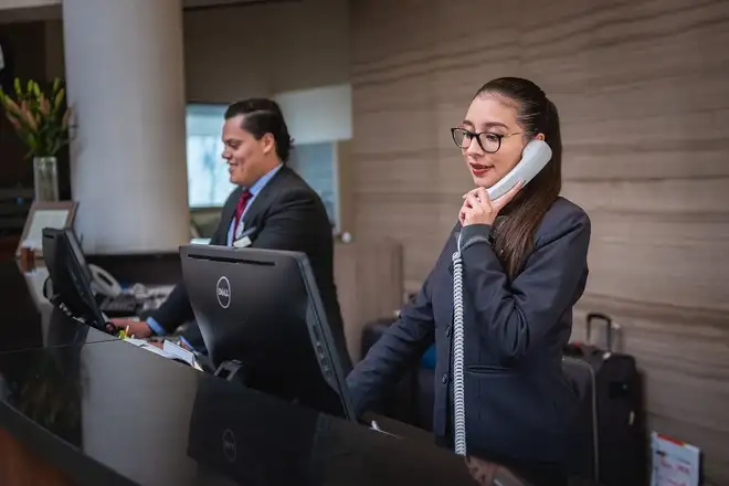 L'hotel si prenota e si paga con PayPal: evoluzione AI con Selfbook e Perplexity