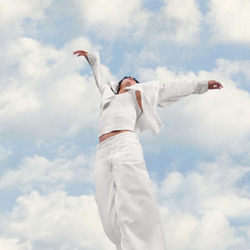 Cloud Dancer è il colore Pantone 2026, ed è proprio la tinta rassicurante di cui avevamo bisogno