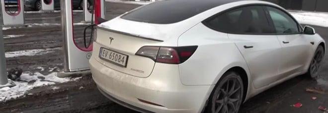 Tesla Model 3, in che stato è la batteria dopo 7 anni e 182.000 km