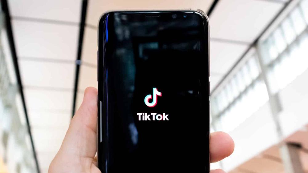 New study reveals TikTok & Instagram content actually “rots” your brain