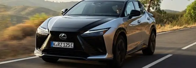 Nuova Lexus RZ, più potenza e autonomia. Il volante è speciale...