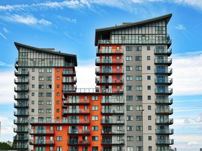 L'estate in città: 7 disagi comuni per chi rimane con il tech che può dare una mano