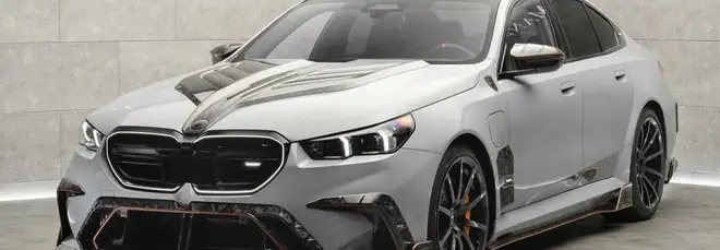 BMW M5 by Mansory: un look in fibra di carbonio e 838 cavalli