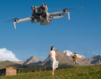 DJI Mini 5 Pro, sensore da 1” e lidar sotto i 250 grammi di peso. Il drone che evita gli ostacoli anche di notte