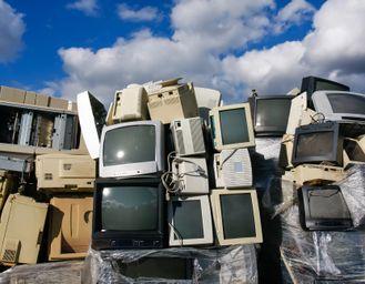Ogni italiano ha 33 kg di apparecchi elettronici, ma ne smaltisce solo 9 kg