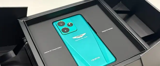 Realme annuncia il GT 7 Dream Edition in collaborazione con il team Aston Martin F1