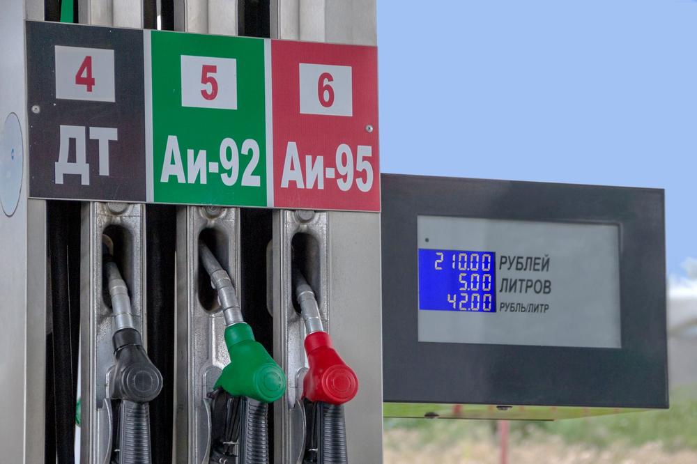 Russian gasoline prices hit record high amid Ukrainian strikes on oil refineries, Russian media reports
