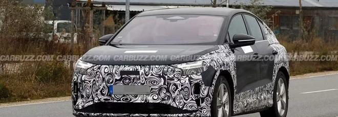 Nuova Audi Q4 e-tron 2026: il restyling pizzicato su strada: ecco come cambia