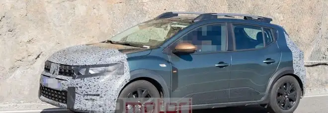 Dacia Sandero Stepway 2026, il restyling si svela un po' di più. Le foto spia svelano il nuovo look