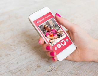 Tinder guarderà con l’IA le foto del tuo rullino per cercare match migliori