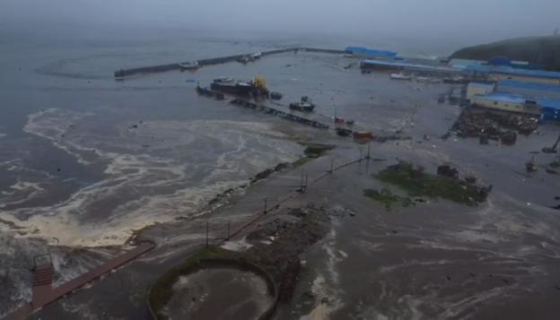 Powerful quake in Russia's Far East triggers tsunami warnings, evacuations in Japan and US