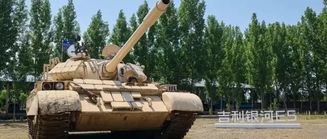 Come testa Geely la sicurezza delle batterie? Schiacciandole con un carro armato