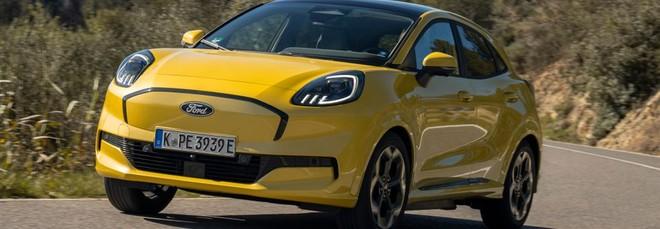 Ford Puma Gen-E si aggiorna: cresce l'autonomia e arriva BlueCruise