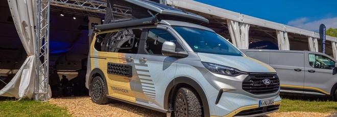 Questo camper-van di Ford non teme nulla, nemmeno il fuoristrada
