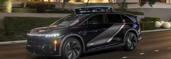 Guida autonoma protagonista al CES 2026, Uber svela il suo robotaxi