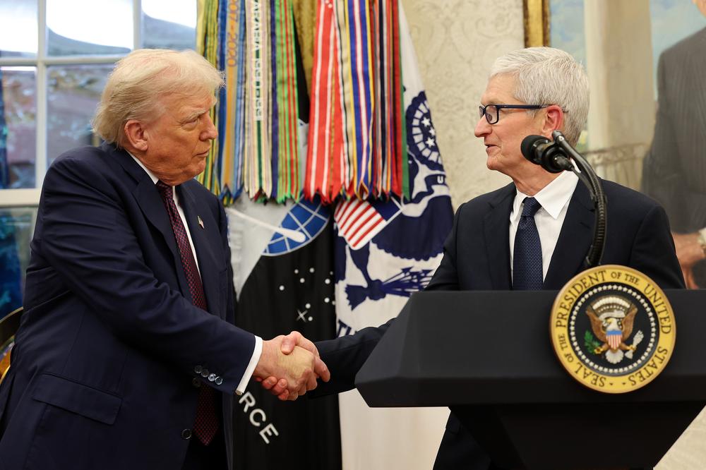 Apple announces $100 billion US manufacturing plan after pressure from Donald Trump