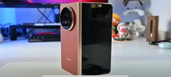 Honor Magic V5, è già unboxing: ecco com'è e quanto è sottile