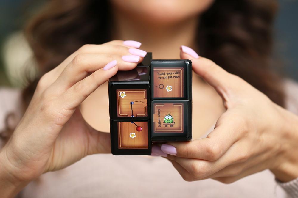 This $299 Rubik’s Cube swaps colored squares for LCD screens