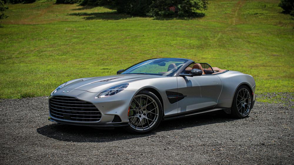 2025 Aston Martin Vanquish Volante: A-M’s ultimate GT goes topless