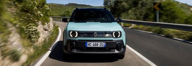 Nuova Renault 4 elettrica, comfort e sicurezza: guida one pedal e sistema Extended Grip