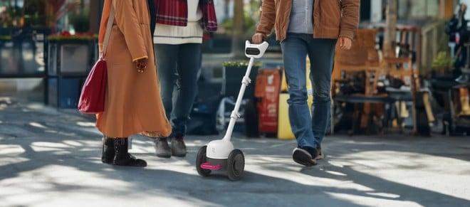 Glide, il bastone intelligente con AI che guida e assiste le persone non vedenti