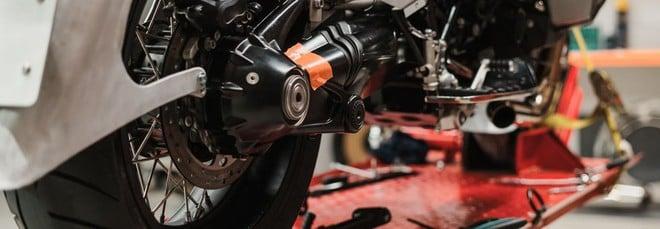 Manutenzione moto: ecco il ponte sollevatore che semplifica ogni lavoro