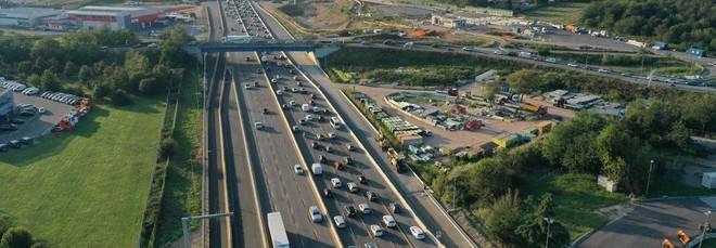 Autostrade, polemiche per il rincaro dei pedaggi. Fdi ritira l'emendamento