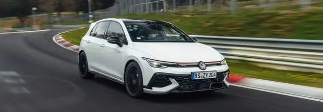 Volkswagen Golf GTI Edition 50 debutta il 20 giugno ma è già record al Nürburgring