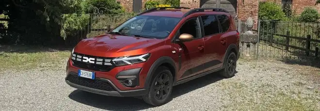Prova Dacia Jogger full-hybrid: razionale ed intelligente | Video